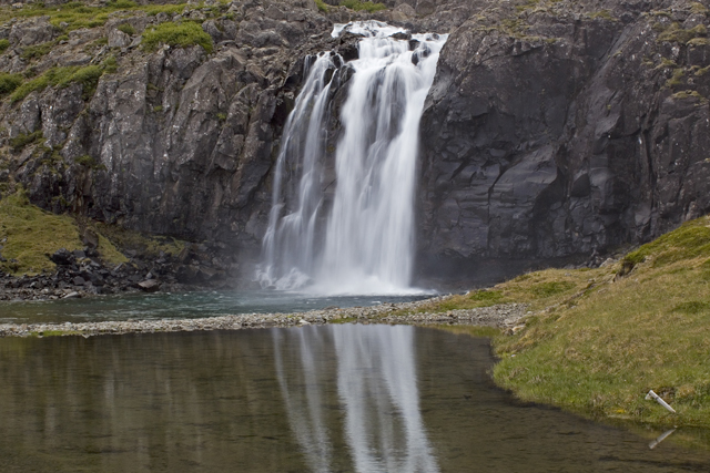 2011-06-29_10-01-08 island.jpg - Ein kleiner Wasserfall